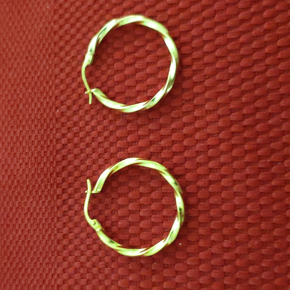 18k gold over 925 sterling hoops NWT - Picture 3 of 4